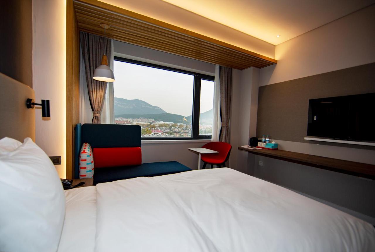 Holiday Inn Express Jinan Jingshi Road, An Ihg Hotel Esterno foto