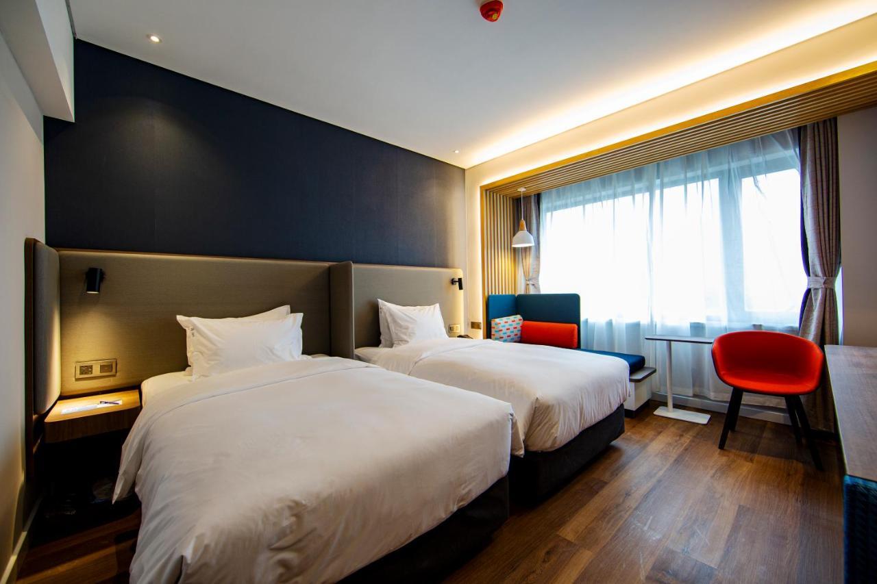 Holiday Inn Express Jinan Jingshi Road, An Ihg Hotel Esterno foto
