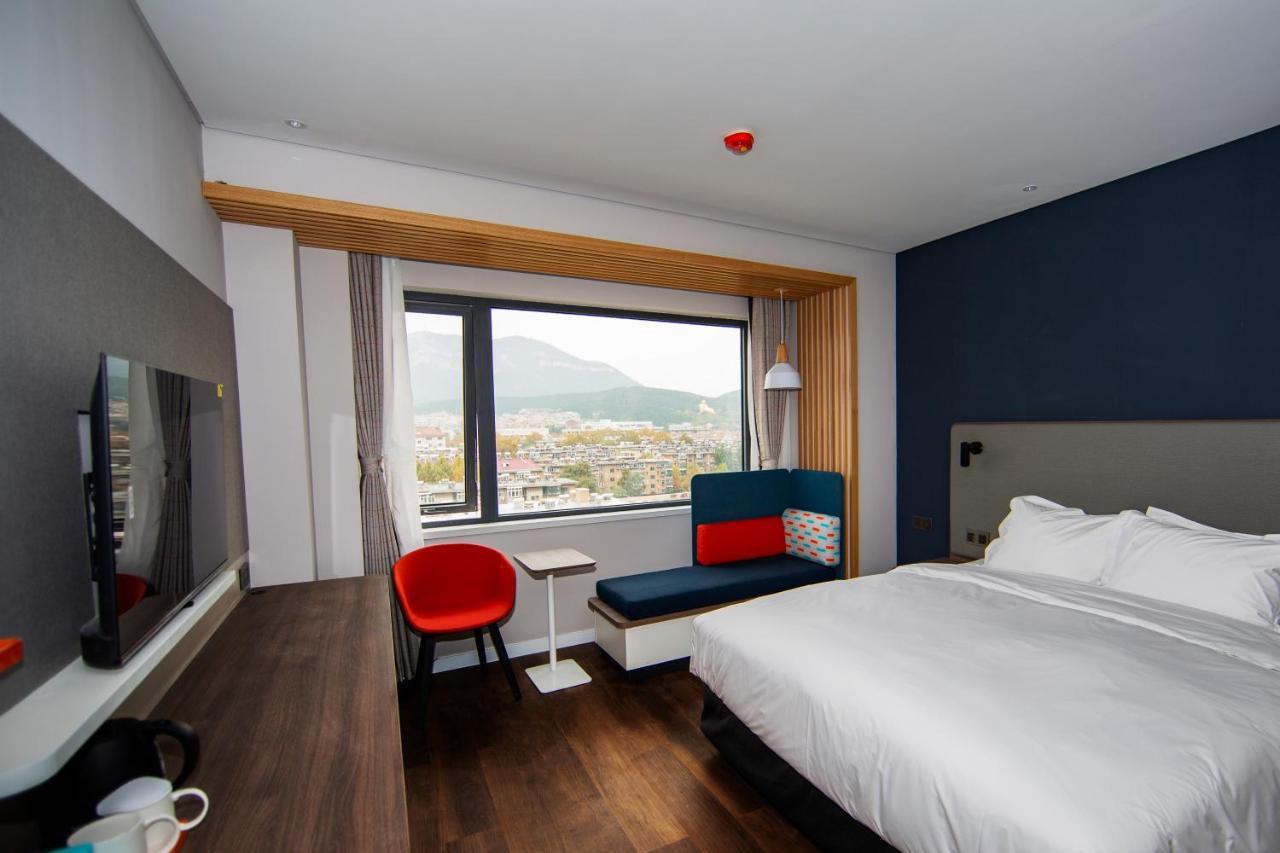 Holiday Inn Express Jinan Jingshi Road, An Ihg Hotel Esterno foto