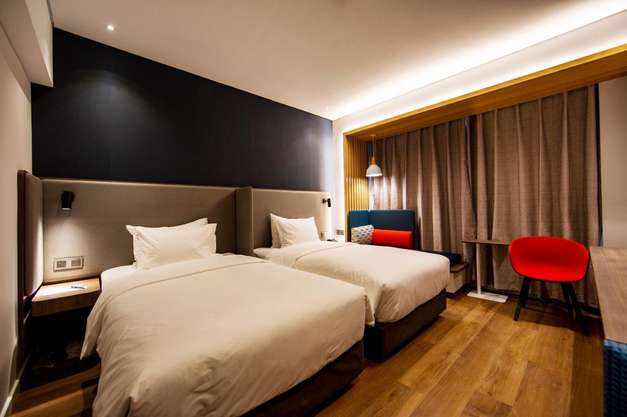 Holiday Inn Express Jinan Jingshi Road, An Ihg Hotel Esterno foto