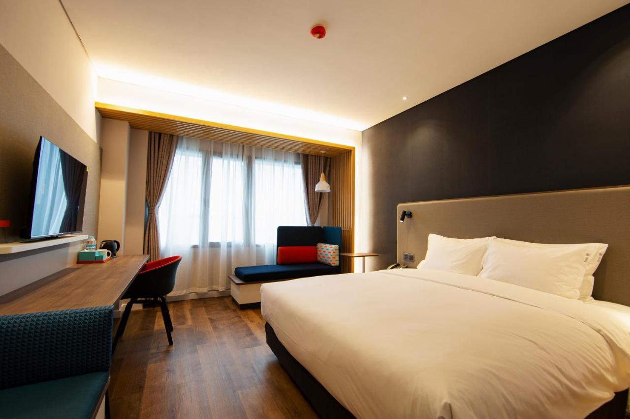 Holiday Inn Express Jinan Jingshi Road, An Ihg Hotel Esterno foto