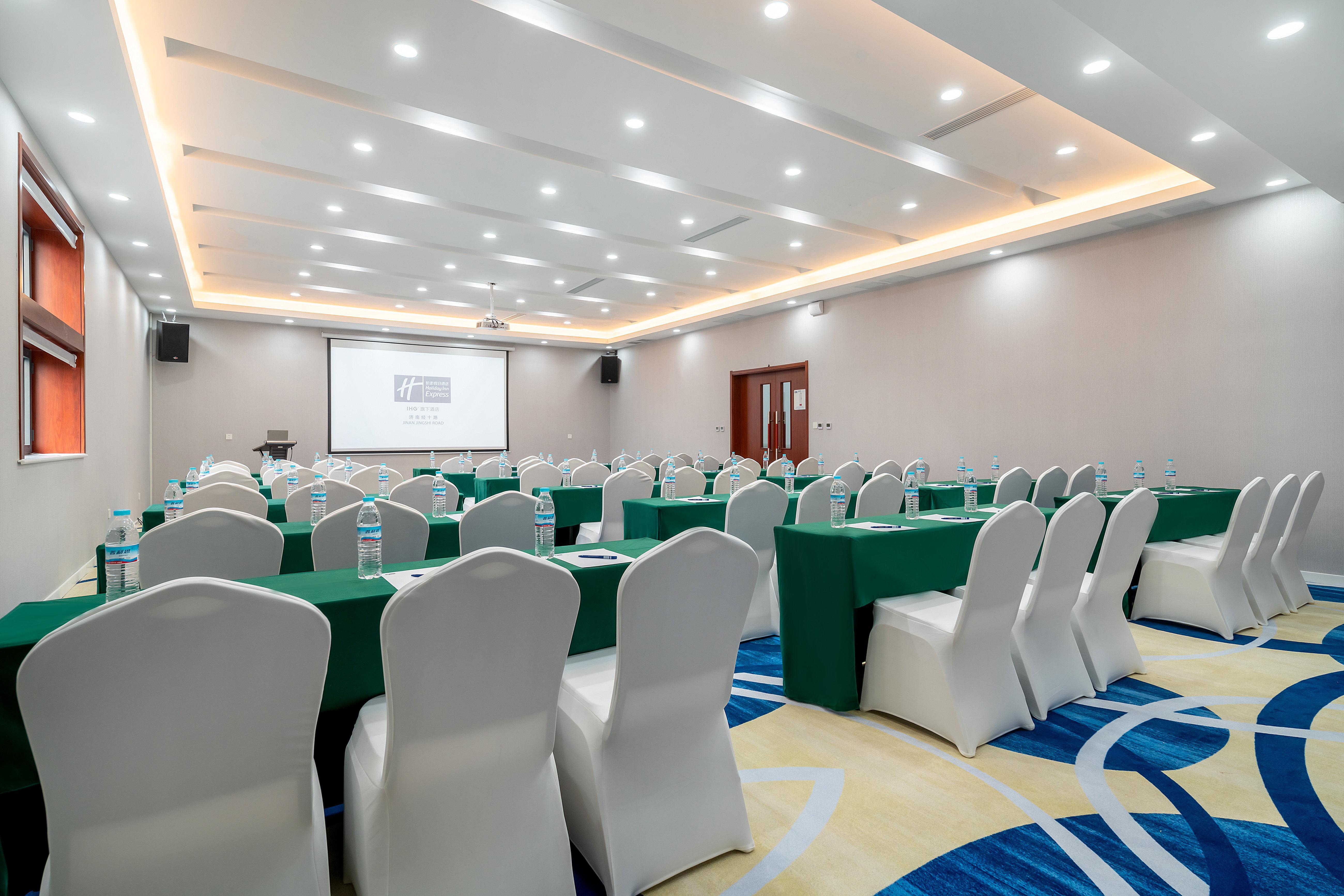 Holiday Inn Express Jinan Jingshi Road, An Ihg Hotel Esterno foto