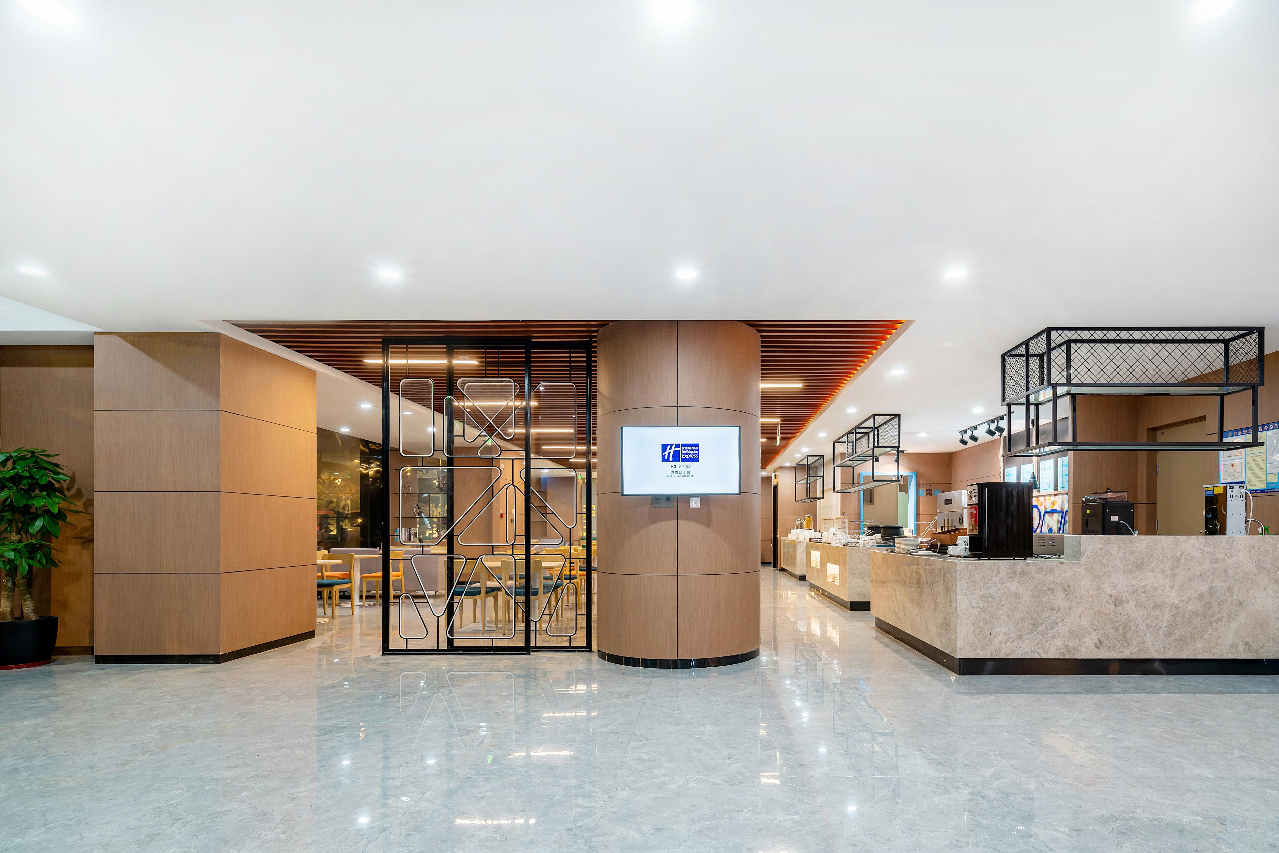 Holiday Inn Express Jinan Jingshi Road, An Ihg Hotel Esterno foto